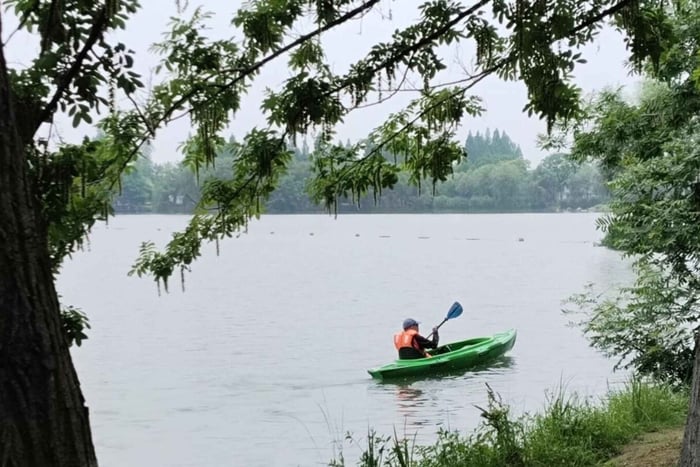 Hangzhou: Privat endagstur med flåde og vandfornøjelser ved Xianghu-søen