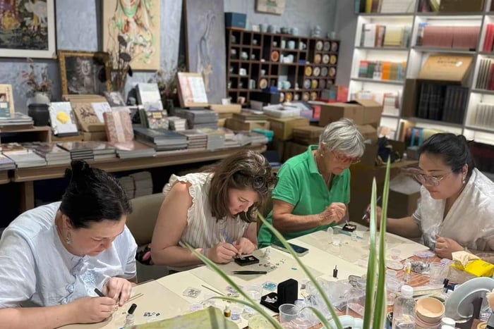 Xangai: Galeria de Joias de Madrepérola e Arte Popular