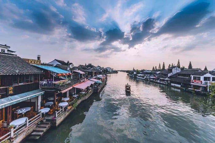 Spanish tour to Zhujiajiao with cruise and lunch