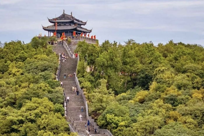 Xangai: Caminhada pela Pequena Grande Muralha de Yixing com Visita a Templo