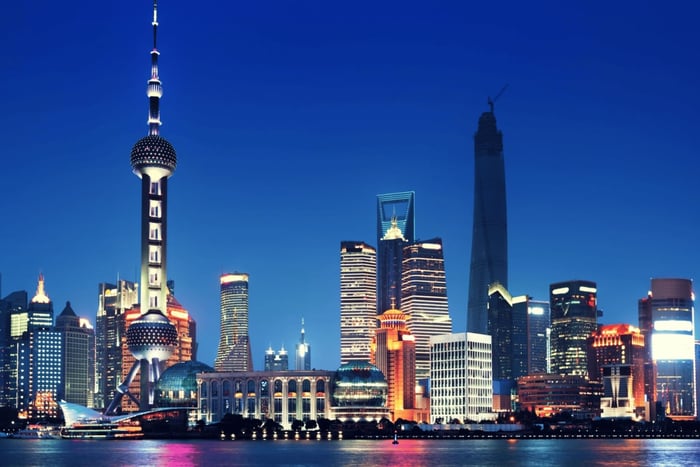 Zhujiajiao e Shanghai: tour privato di un giorno dalla città d'acqua allo skyline