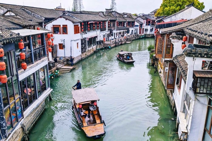 tour privato della città sull'acqua di Zhujiajiao con giro in barca