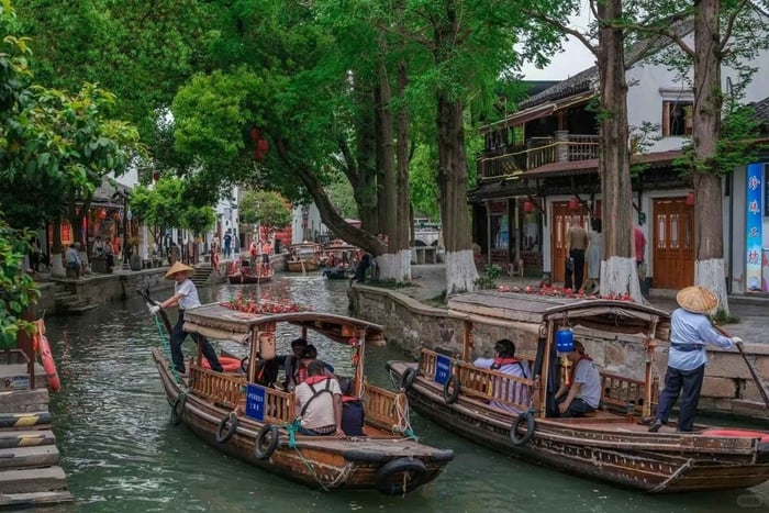 ZhuJiaJiao Water Town Private Tour with Shopping