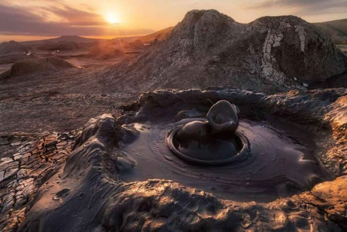 Baku: Gobustan, Mud Volcanoes, and Bibi-Heybat Tour