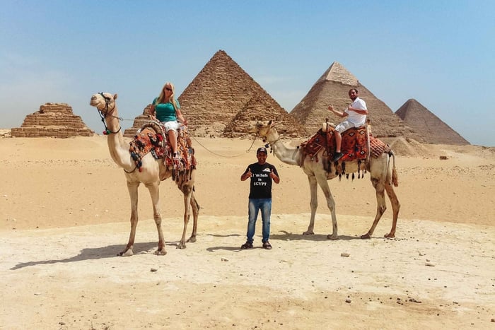 Cairo: Pyramids, Sakkara & Memphis Tour with Lunch