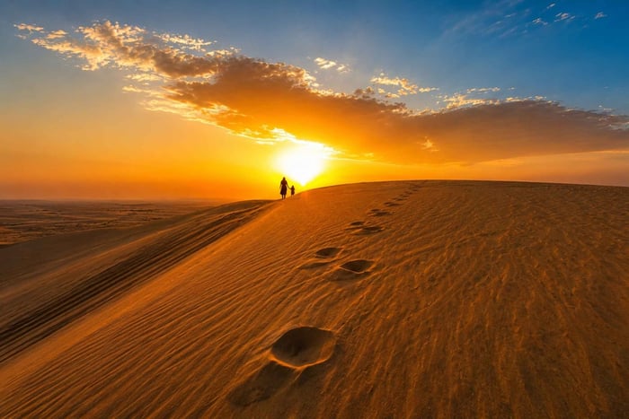 Doha : safari sur la mer intérieure à l'heure dorée, vue sur le coucher du soleil et baignade