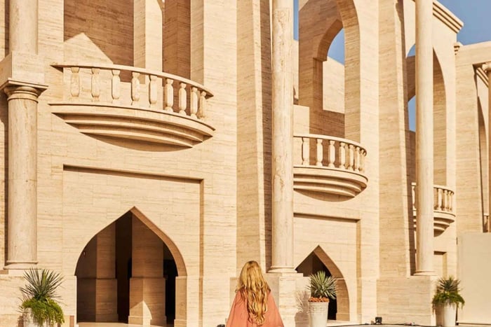 Doha: Guided Tour of Amphitheatre and Golden Masjid
