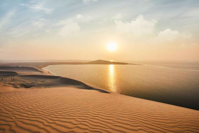 Doha:Sunrise or Sunset Desert Safari Tour with Sand Boarding
