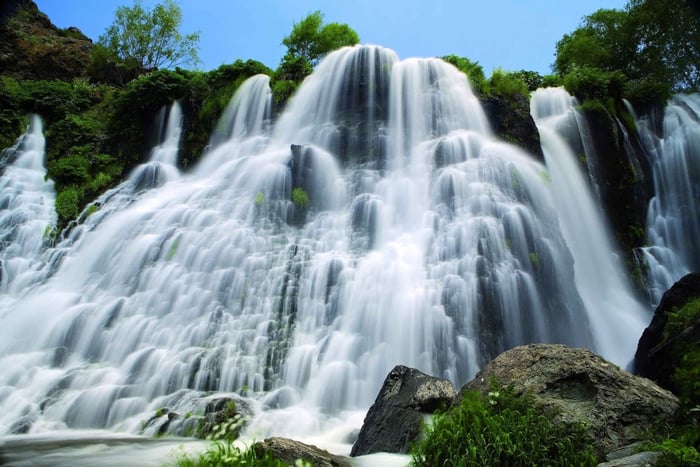 Depuis Erevan : excursion d'une journée aux cascades de Jermuk et de Shaki