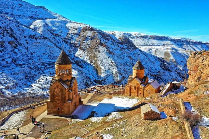 Från Jerevan: Dagsutflykt till Tatev, Noravank och Shaki-vattenfallet