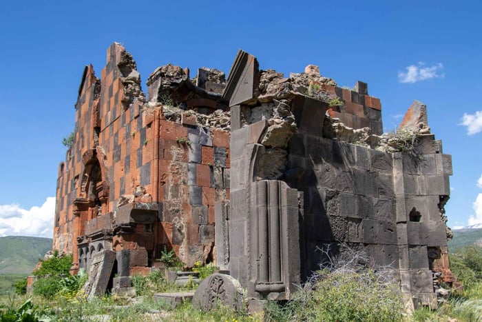Garni-Tempel, Symphony of Stones & Wanderung zum Kloster Havuts Tar