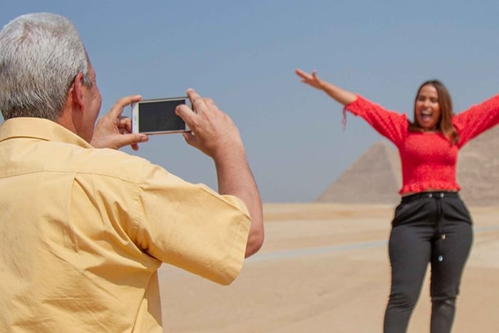 Halvdagsutflykt till Kairos sightseeing till Pyramiderna i Giza och Sfinxen