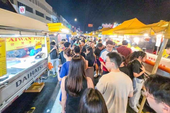Half Day Pasar Malam Walk (Longest Night Market)