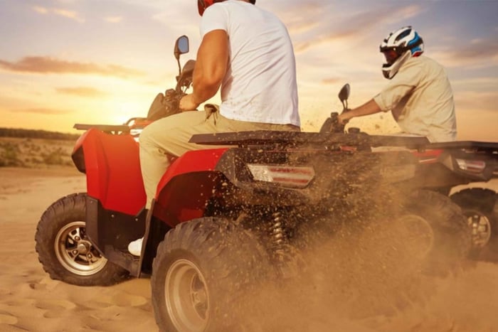 Hurghada: Passeio de dia inteiro de quadriciclo e camelo, observação de estrelas e jantar