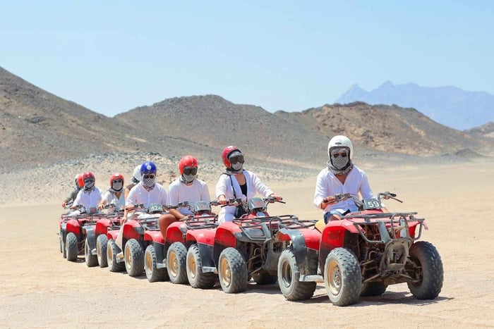 Hurgada: súper safari en quad, paseo en camello y barbacoa
