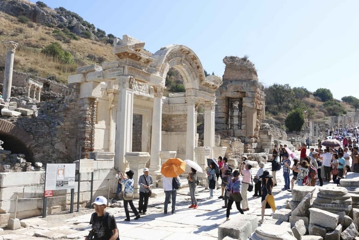 Kusadasi eller Selcuk: Heldagstur til Efesos med frokost