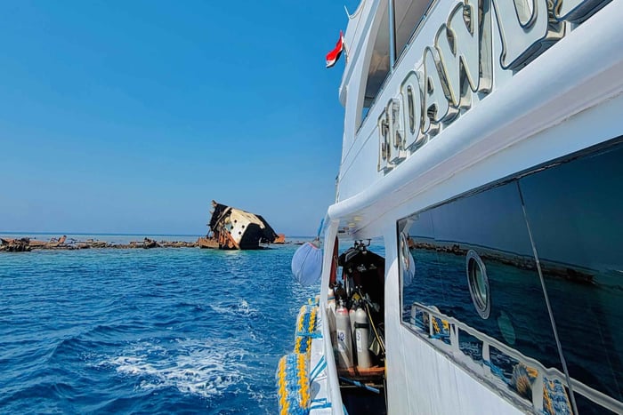 Fra Bådtur til øen Tiran med snorkling og frokost