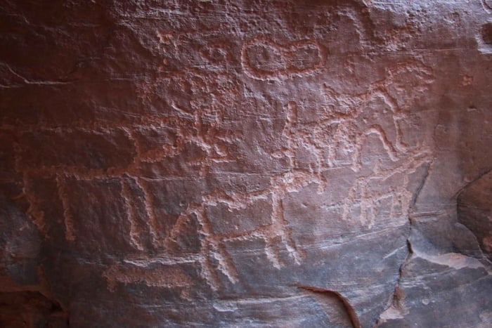 Wadi Rum: 2-Day Jeep Tour, Hike & Star-Sleep