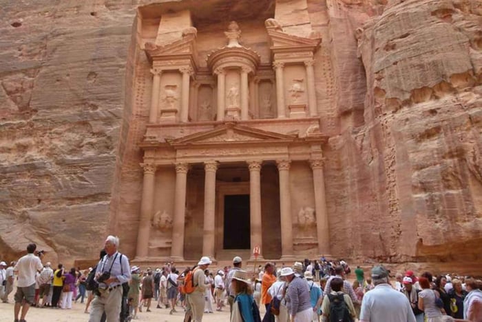 Desde Sharm ElSheikh Excursión de un día a la Ciudad Perdida (Petra) en ferry