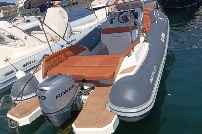 Aci Trezza: Cyclops Riviera Boat