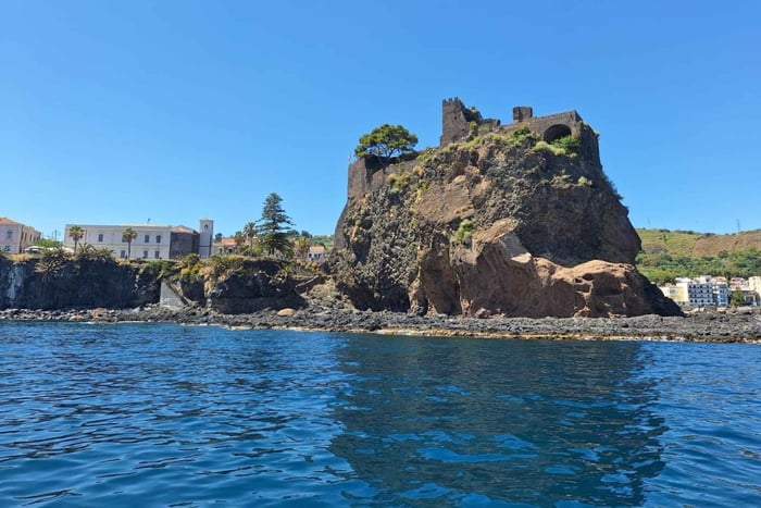 Acitrezza & Acicastello seashore private tour and boat