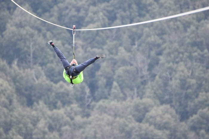 Adrenaline in fly with the zipline and Europe's highest giant swing
