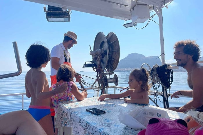 Cefalù: båttur med fiske, kysttur, snorkling og lunsj om bord
