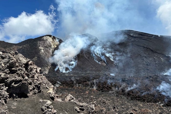 Etna excursion to 3000 mt. with cable-car and jeep 4x4