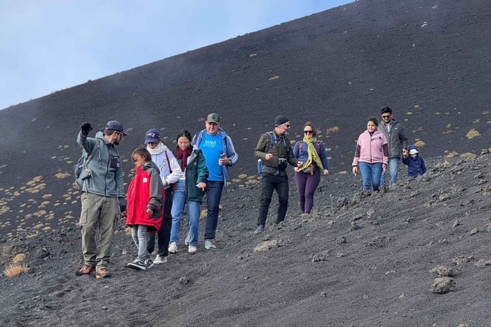 Etna: Guidet vandretur med typisk frokost på Agriturismo Montata Grande