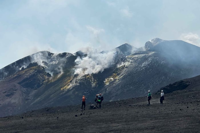 Etnan huippu 3300 m: vaellus aktiivisella tulivuorella