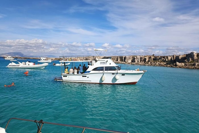 Favignana and Levanzo Boat Cruise with Lunch