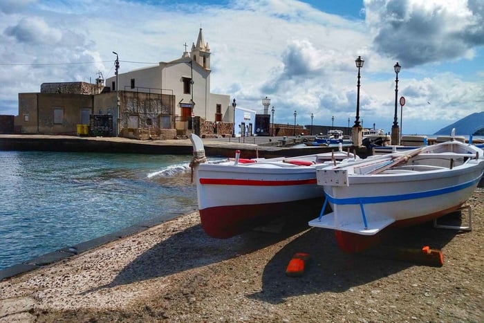 From Lipari: Boat Tour to Salina with Stops