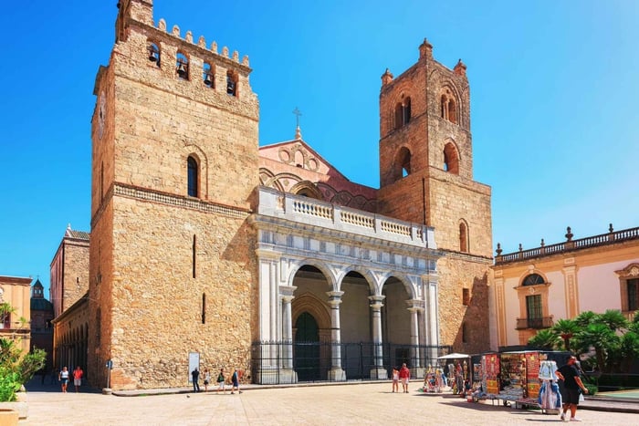 From Palermo: Round-Trip Shuttle Van or Bus to Monreale