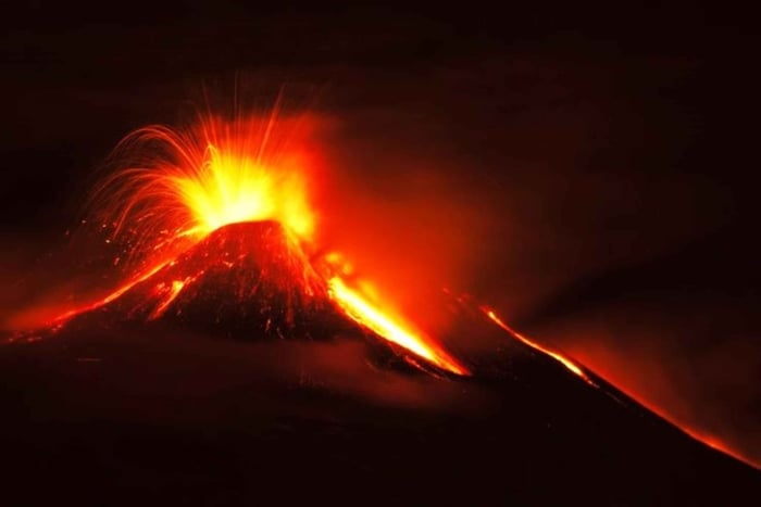 Fra Taormina: Etna-vandretur og vinprøve på vingård