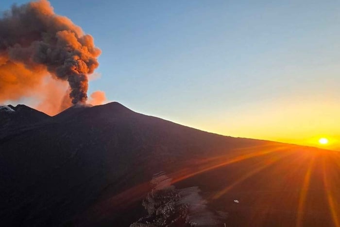 Desde Taormina: Experiencia al atardecer en los cráteres superiores del Etna