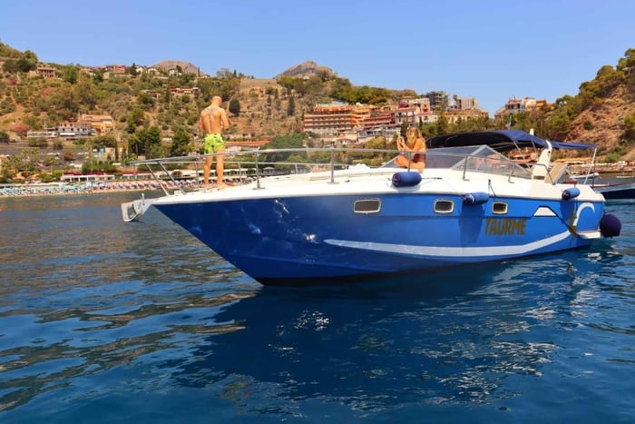 Heldagsbådtur i Taormina med snorkling og frokost