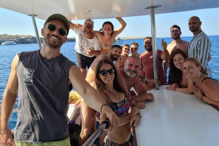 Lampedusa: Boat Tour with Lunch and Stops in Inlets and Natural Pools