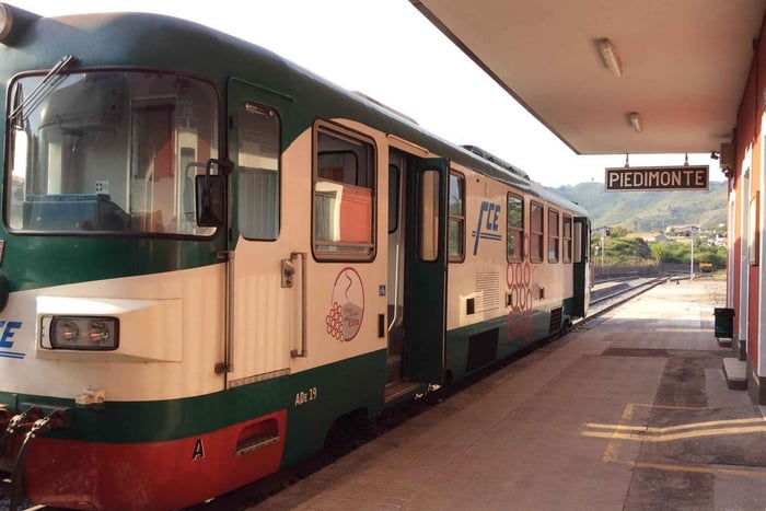 Linguaglossa: Etna Wine Train Tour & Sicily Wine tasting