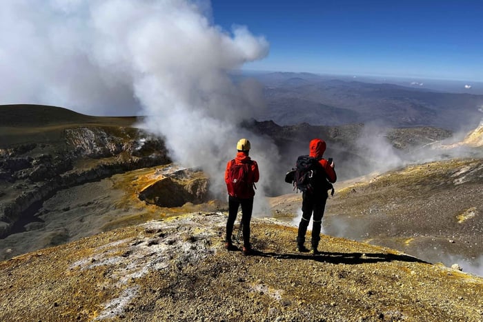 Mount Etna: Summit Craters Tour and Wine Tasting