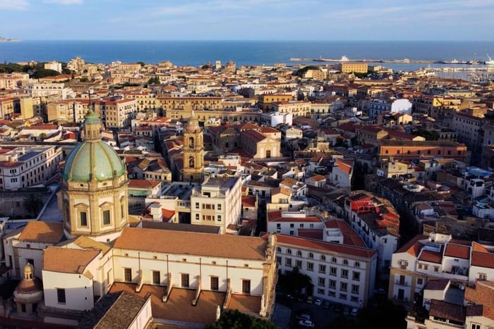 Palermo: Walking Tour of Historic Markets and Monuments