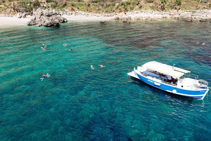 San Vito Lo Capo: Boat Trip with 3 Swimming Stops and Snacks
