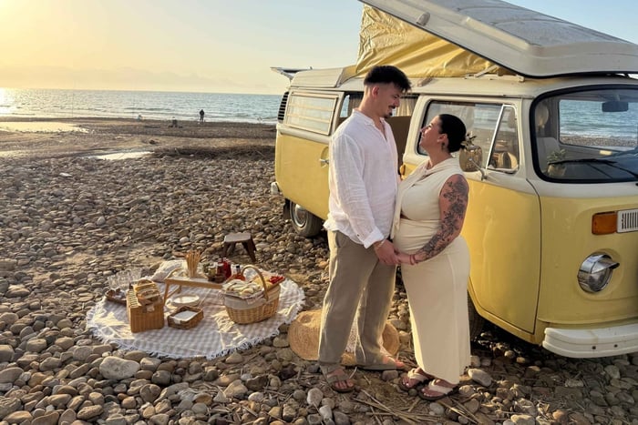 Sicilian Dolce Vita: Vintage Van Tour & Picnic Experience