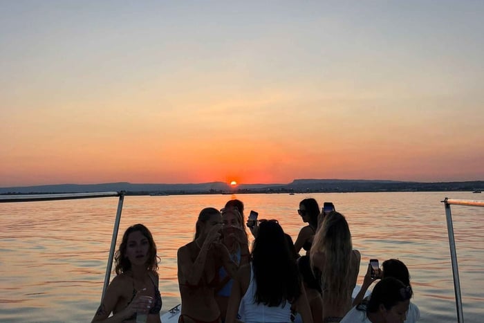 Siracusa-Plemirio: recorrido privado en barco con aperitivo al atardecer