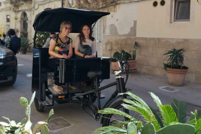 Syracuse: Sightseeing Tour of Ortygia by Eco-Friendly Rickshaw