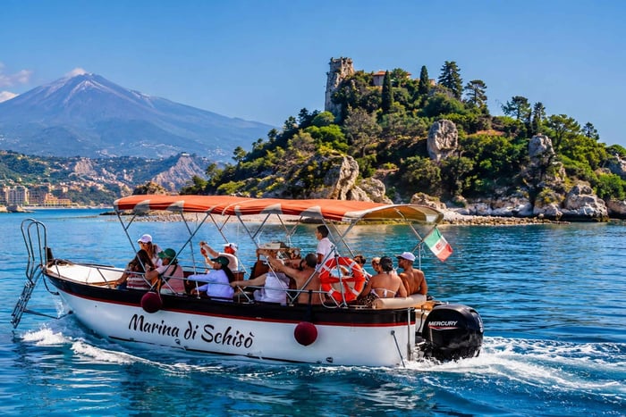 Taormina: Isola Bella Tour mit Schwimmen, Obst und Prosecco