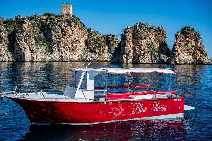 Recorrido en un gozzo típico siciliano: Grotte - Scopello y Reserva del Zingaro