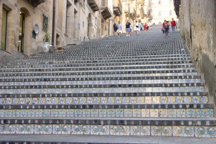 Fra Catania: Tur til Caltagirone og Piazza Armerina med lunsj