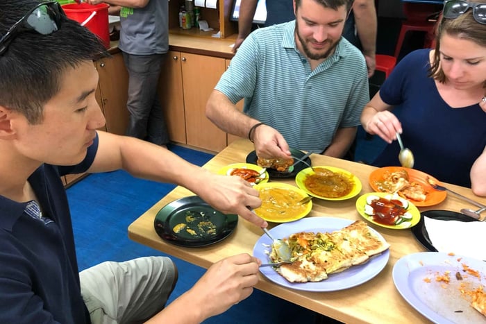Singapour à la tombée de la nuit : visite gastronomique, culturelle et fantomatique