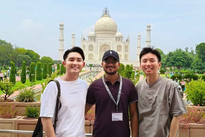 Agra: Taj Mahal Express Entry Tickets w/ Local Expert Guide