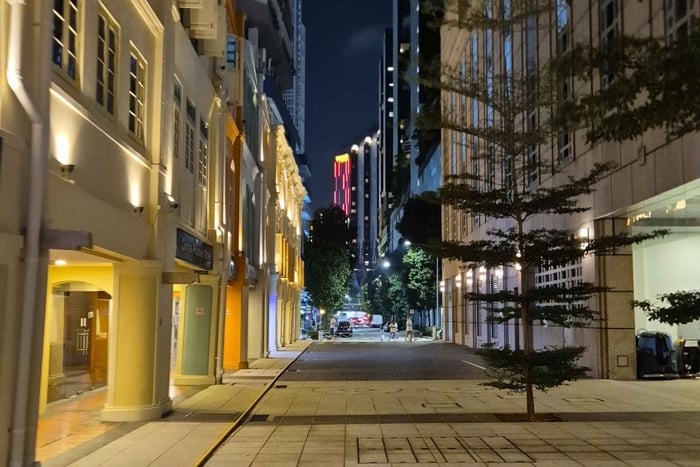 Evening MRT Tour with Light Shows